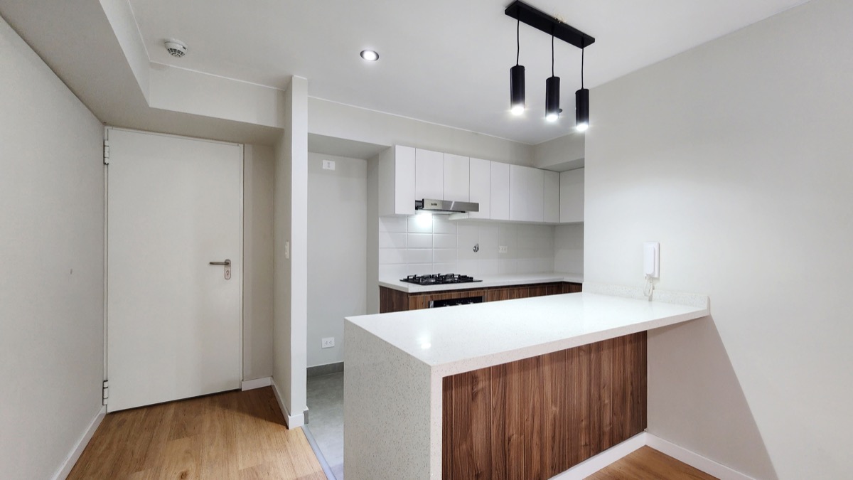 Cocina americana moderna con barra